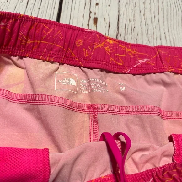 North Face Shorts - Picture 5 of 8